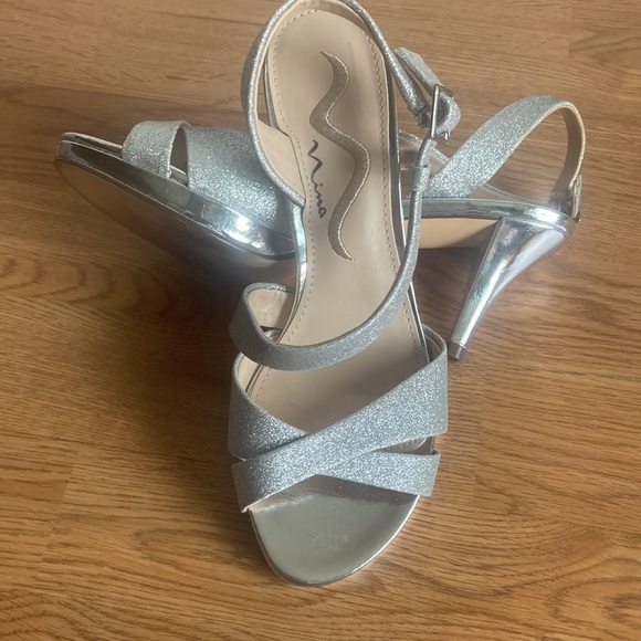 Silver Mia Pumps 6M - Picture 2 of 6